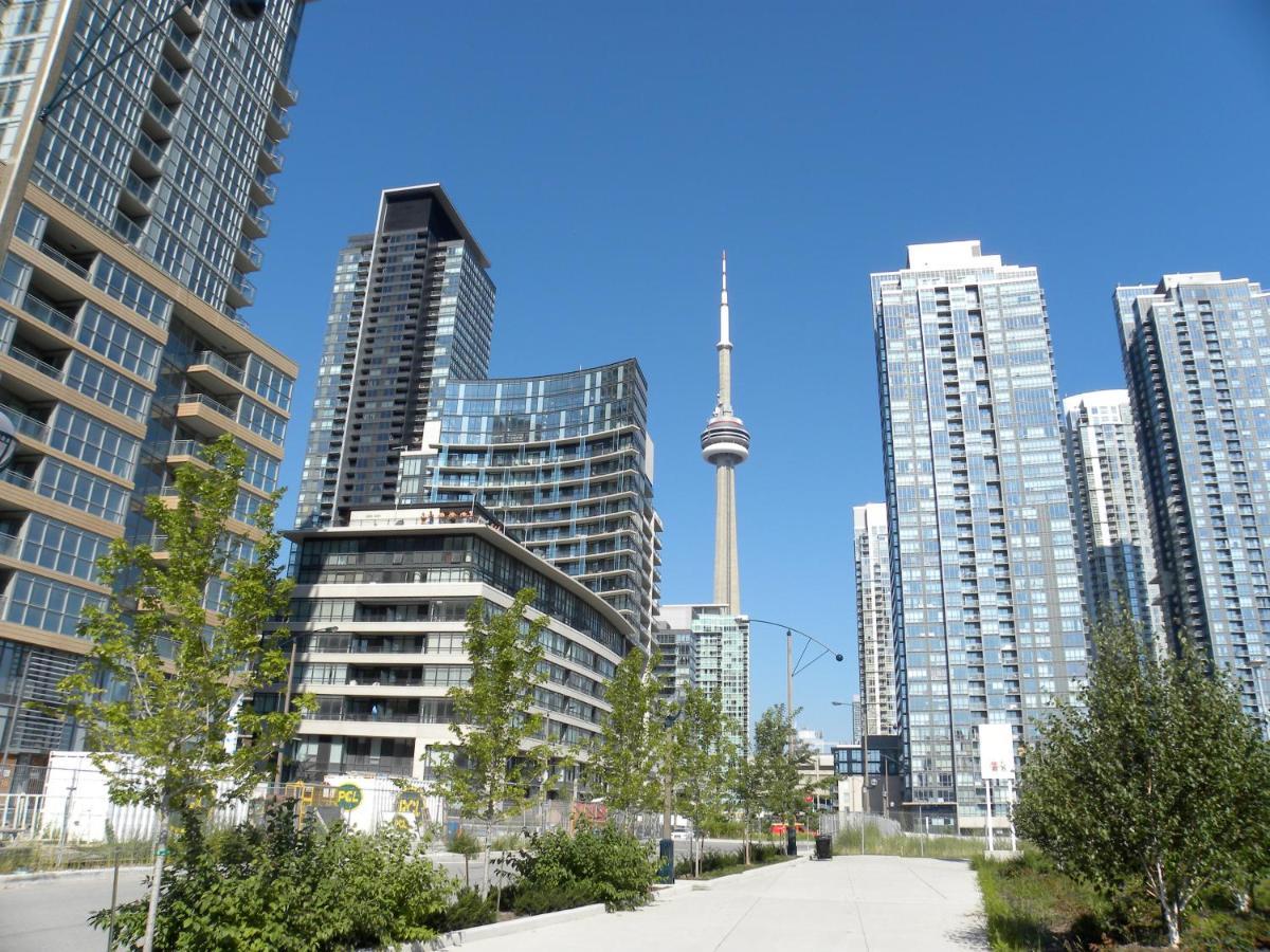 Large 2 Bedrooms Besides Cn Tower Торонто Екстериор снимка